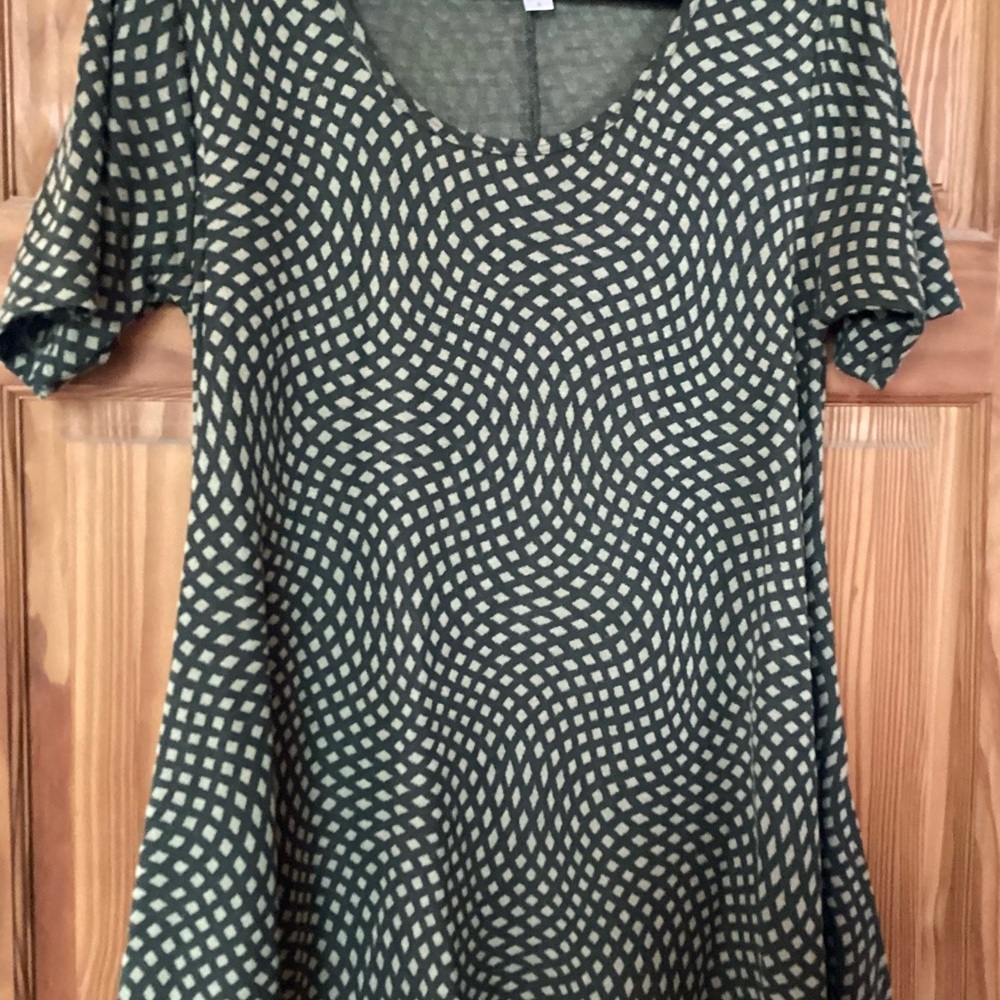 LuLaRoe Perfect Tee in Diamond Wave